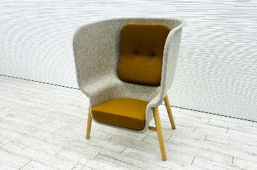 デフォルム プライバシーチェア 中古 ラウンジチェア Pod PET Felt Privacy Chair 中古オフィス家具 フレーム/グレー クッション/イエローの画像