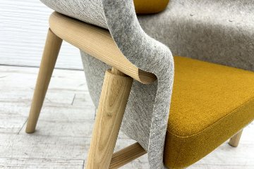 デフォルム プライバシーチェア 中古 ラウンジチェア Pod PET Felt Privacy Chair 中古オフィス家具 フレーム/グレー クッション/イエローの画像