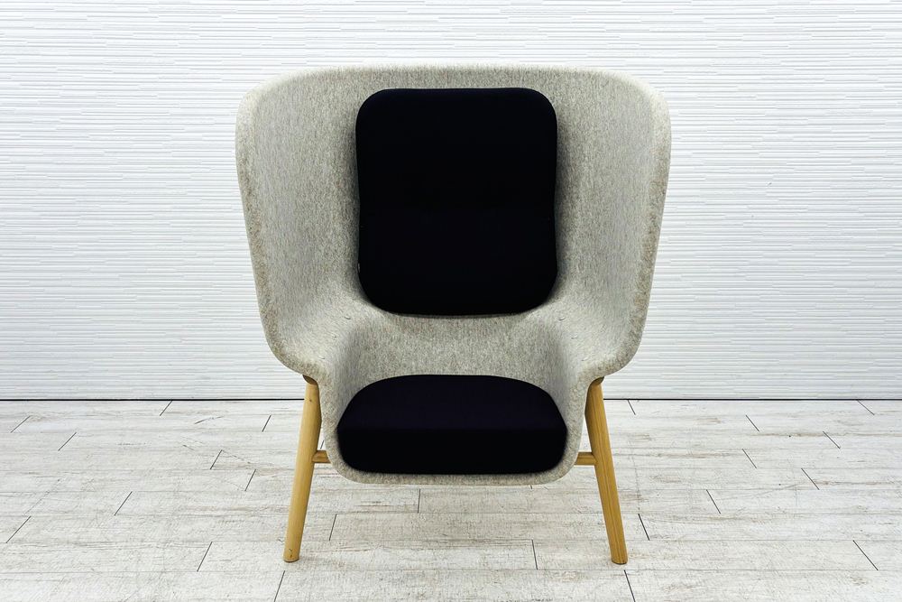 デフォルム プライバシーチェア 中古 ラウンジチェア Pod PET Felt Privacy Chair 中古オフィス家具 フレーム/グレー クッション/パープルの画像