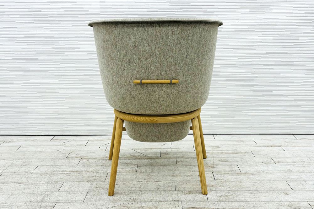 デフォルム プライバシーチェア 中古 ラウンジチェア Pod PET Felt Privacy Chair 中古オフィス家具 フレーム/グレー クッション/パープルの画像