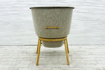 デフォルム プライバシーチェア 中古 ラウンジチェア Pod PET Felt Privacy Chair 中古オフィス家具 フレーム/グレー クッション/パープルの画像
