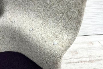 デフォルム プライバシーチェア 中古 ラウンジチェア Pod PET Felt Privacy Chair 中古オフィス家具 フレーム/グレー クッション/パープルの画像
