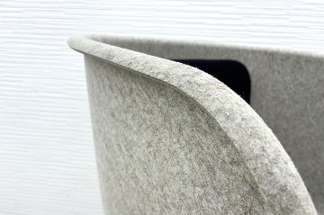 デフォルム プライバシーチェア 中古 ラウンジチェア Pod PET Felt Privacy Chair 中古オフィス家具 フレーム/グレー クッション/パープルの画像