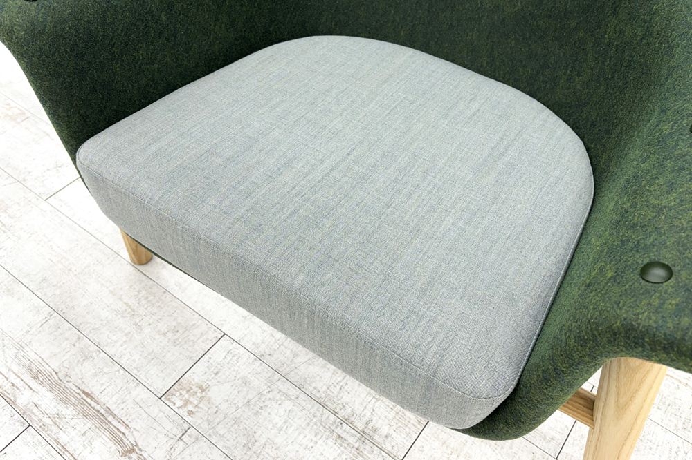 デフォルム プライバシーチェア 中古 ラウンジチェア Pod PET Felt Privacy Chair 中古オフィス家具 フレーム/グリーン クッション/グレーの画像