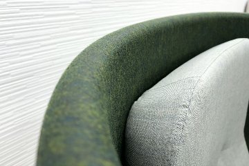 デフォルム プライバシーチェア 中古 ラウンジチェア Pod PET Felt Privacy Chair 中古オフィス家具 フレーム/グリーン クッション/グレーの画像