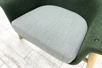 デフォルム プライバシーチェア 中古 ラウンジチェア Pod PET Felt Privacy Chair 中古オフィス家具 フレーム/グリーン クッション/グレーの画像