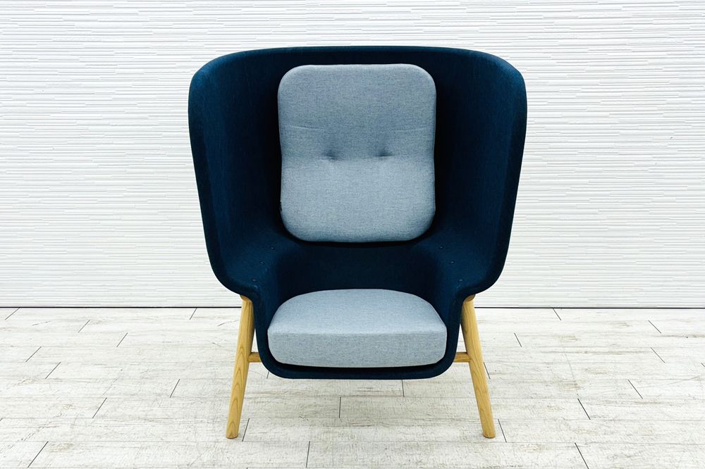 デフォルム プライバシーチェア 中古 ラウンジチェア Pod PET Felt Privacy Chair 中古オフィス家具 フレーム/ブルー クッション/グレーの画像