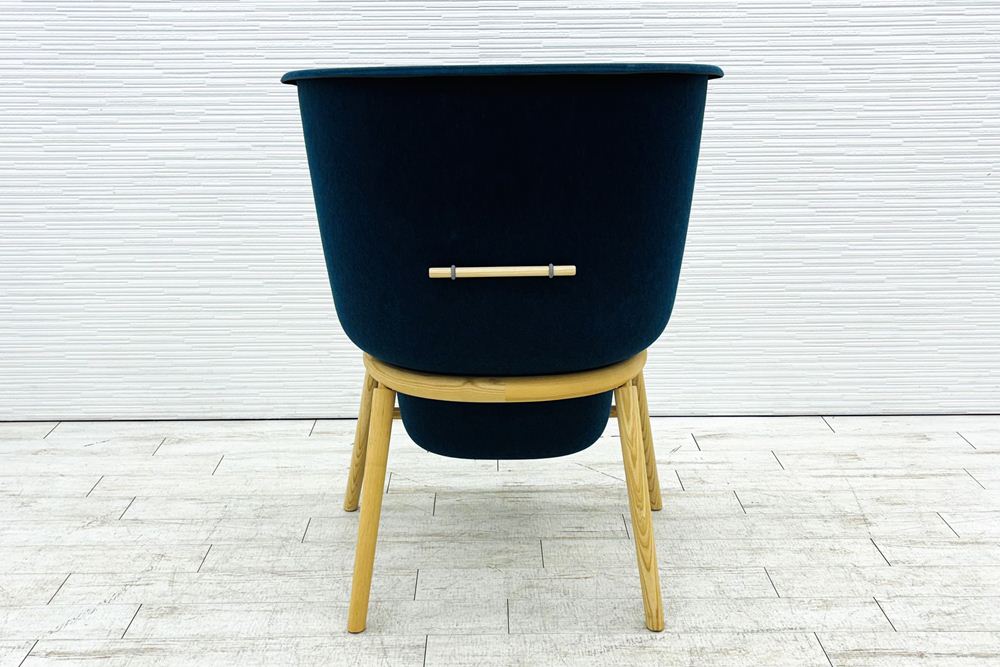 デフォルム プライバシーチェア 中古 ラウンジチェア Pod PET Felt Privacy Chair 中古オフィス家具 フレーム/ブルー クッション/グレーの画像