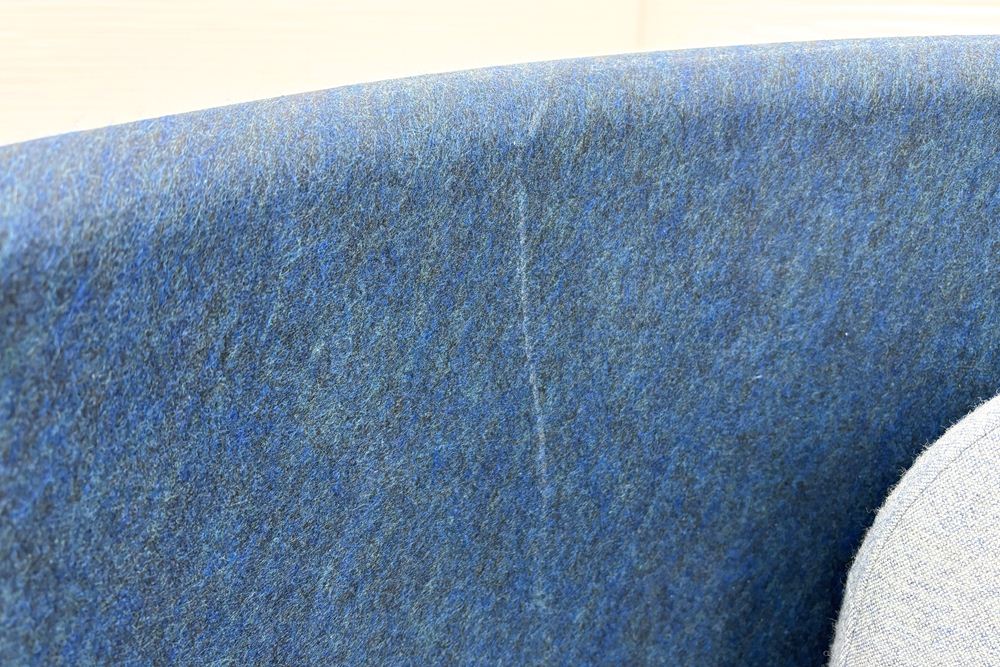 デフォルム プライバシーチェア 中古 ラウンジチェア Pod PET Felt Privacy Chair 中古オフィス家具 フレーム/ブルー クッション/グレーの画像