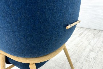 デフォルム プライバシーチェア 中古 ラウンジチェア Pod PET Felt Privacy Chair 中古オフィス家具 フレーム/ブルー クッション/グレーの画像