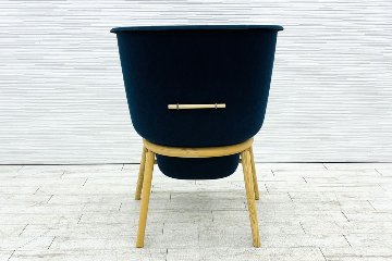 デフォルム プライバシーチェア 中古 ラウンジチェア Pod PET Felt Privacy Chair 中古オフィス家具 フレーム/ブルー クッション/グレーの画像