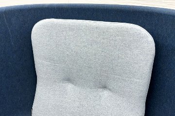 デフォルム プライバシーチェア 中古 ラウンジチェア Pod PET Felt Privacy Chair 中古オフィス家具 フレーム/ブルー クッション/グレーの画像