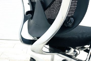オカムラ コンテッサチェア 中古 OKAMURA Contessa ヘッドレスト付 ポリッシュフレーム クッション 中古オフィス家具 ブラックの画像