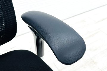 オカムラ コンテッサチェア 中古 OKAMURA Contessa ヘッドレスト付 ポリッシュフレーム クッション 中古オフィス家具 ブラックの画像