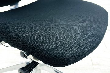 オカムラ コンテッサチェア 中古 OKAMURA Contessa ヘッドレスト付 ポリッシュフレーム クッション 中古オフィス家具 ブラックの画像