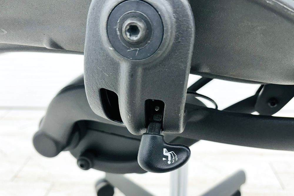 アーロンチェア 中古 Bサイズ ライト 【前傾チルト無し】 アーロン ハーマンミラー Aeron Chairs Herman Miller 中古オフィス家具の画像