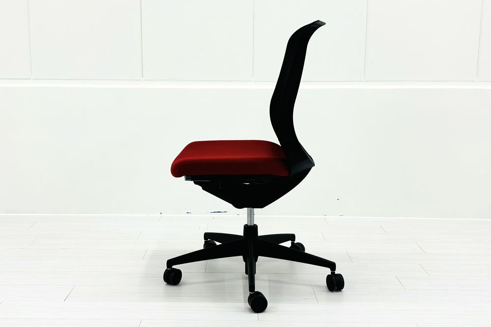 コクヨ シロッコチェア 中古 Scirocco(シロッコ)シリーズ 可動肘 KOKUYO 中古オフィス家具 レッド/ブラックの画像
