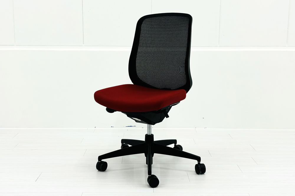 コクヨ シロッコチェア 中古 Scirocco(シロッコ)シリーズ 可動肘 KOKUYO 中古オフィス家具 レッド/ブラックの画像