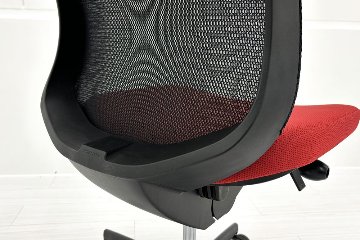 コクヨ シロッコチェア 中古 Scirocco(シロッコ)シリーズ 可動肘 KOKUYO 中古オフィス家具 レッド/ブラックの画像