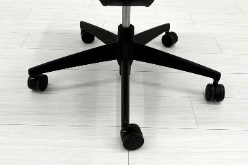 コクヨ シロッコチェア 中古 Scirocco(シロッコ)シリーズ 可動肘 KOKUYO 中古オフィス家具 レッド/ブラックの画像