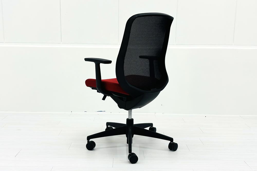 コクヨ シロッコチェア 中古 Scirocco(シロッコ)シリーズ 固定肘 KOKUYO 中古オフィス家具 背/ブラック 座/レッドの画像