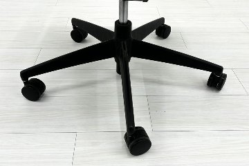 コクヨ シロッコチェア 中古 Scirocco(シロッコ)シリーズ 固定肘 KOKUYO 中古オフィス家具 背/ブラック 座/レッドの画像