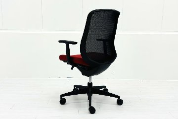 コクヨ シロッコチェア 中古 Scirocco(シロッコ)シリーズ 固定肘 KOKUYO 中古オフィス家具 背/ブラック 座/レッドの画像