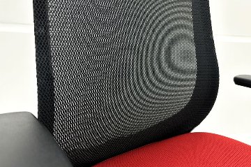 コクヨ シロッコチェア 中古 Scirocco(シロッコ)シリーズ 固定肘 KOKUYO 中古オフィス家具 背/ブラック 座/レッドの画像