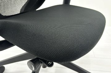 オカムラ シルフィーチェア 中古 2019年製 エクストラハイバック 可動肘 OKAMURA Sylphy 中古オフィス家具 ブラックの画像