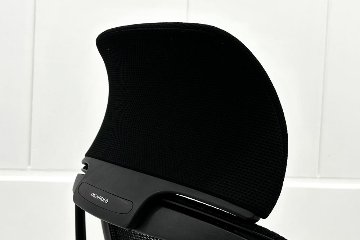 オカムラ シルフィーチェア 中古 2019年製 エクストラハイバック ヘッドレスト付 可動肘 OKAMURA Sylphy 中古オフィス家具 ブラックの画像