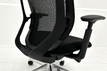 オカムラ シルフィーチェア 中古 2019年製 エクストラハイバック ヘッドレスト付 可動肘 OKAMURA Sylphy 中古オフィス家具 ブラックの画像