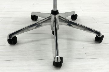 オカムラ シルフィーチェア 中古 2019年製 エクストラハイバック ヘッドレスト付 可動肘 OKAMURA Sylphy 中古オフィス家具 ブラックの画像