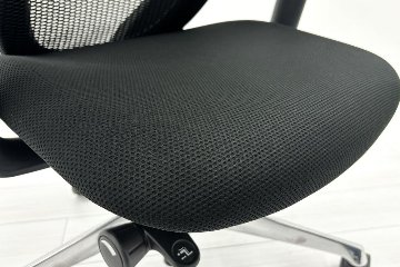 オカムラ シルフィーチェア 中古 2019年製 エクストラハイバック ヘッドレスト付 可動肘 OKAMURA Sylphy 中古オフィス家具 ブラックの画像