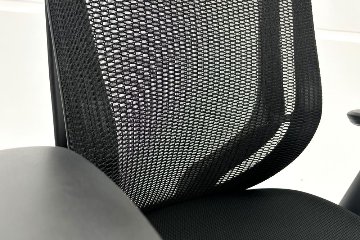 オカムラ シルフィーチェア 中古 2019年製 エクストラハイバック ヘッドレスト付 可動肘 OKAMURA Sylphy 中古オフィス家具 ブラックの画像