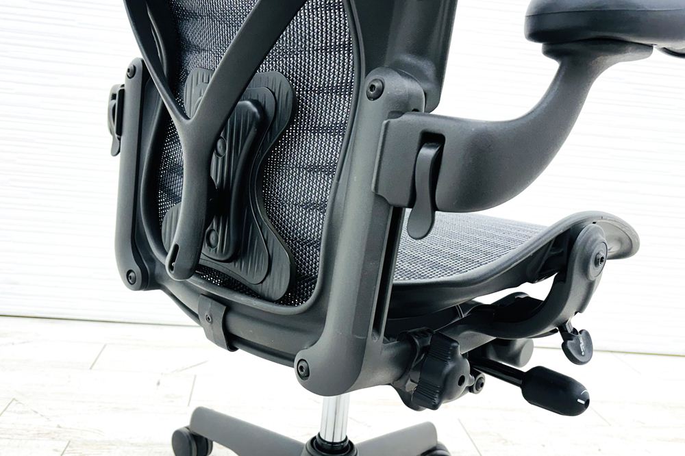 アーロンチェア 中古 Bサイズ フル装備 タキシードメッシュ ハーマンミラー Herman Miller Aeron Chairs 中古オフィス家具 肘レバーの画像