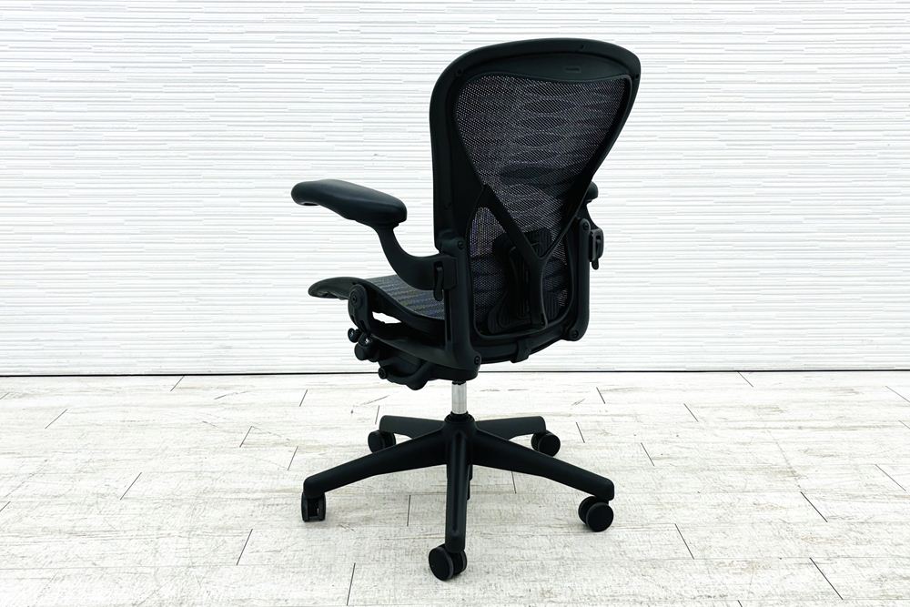 アーロンチェア 中古 Bサイズ フル装備 タキシードメッシュ ハーマンミラー Herman Miller Aeron Chairs 中古オフィス家具 肘レバーの画像
