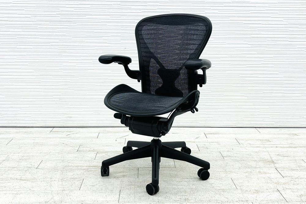 アーロンチェア 中古 Bサイズ フル装備 タキシードメッシュ ハーマンミラー Herman Miller Aeron Chairs 中古オフィス家具 肘レバーの画像