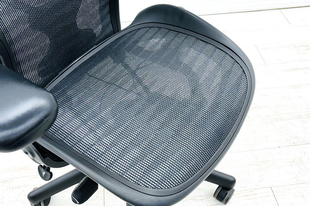 アーロンチェア 中古 Bサイズ フル装備 タキシードメッシュ ハーマンミラー Herman Miller Aeron Chairs 中古オフィス家具 肘レバーの画像