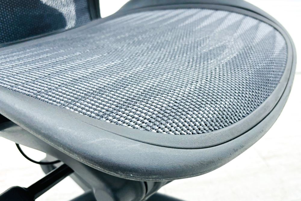 アーロンチェア 中古 Bサイズ フル装備 タキシードメッシュ ハーマンミラー Herman Miller Aeron Chairs 中古オフィス家具 肘レバーの画像