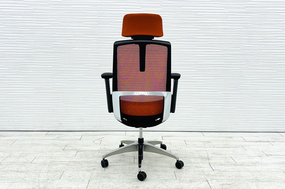 オカムラ フィノラチェア 中古 2020年製 エクストラハイバック 可動肘 メッシュ 中古オフィス家具 OKAMURA Finora C78BBR-F1F8 オレンジの画像