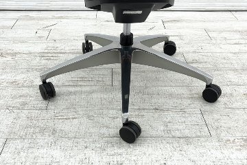 オカムラ フィノラチェア 中古 2020年製 エクストラハイバック 可動肘 メッシュ 中古オフィス家具 OKAMURA Finora C78BBR-F1F8 オレンジの画像
