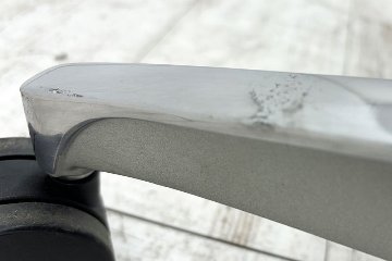 オカムラ フィノラチェア 中古 2020年製 エクストラハイバック 可動肘 メッシュ 中古オフィス家具 OKAMURA Finora C78BBR-F1F8 オレンジの画像