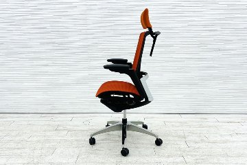オカムラ フィノラチェア 中古 2020年製 エクストラハイバック 可動肘 メッシュ 中古オフィス家具 OKAMURA Finora C78BBR-F1F8 オレンジの画像