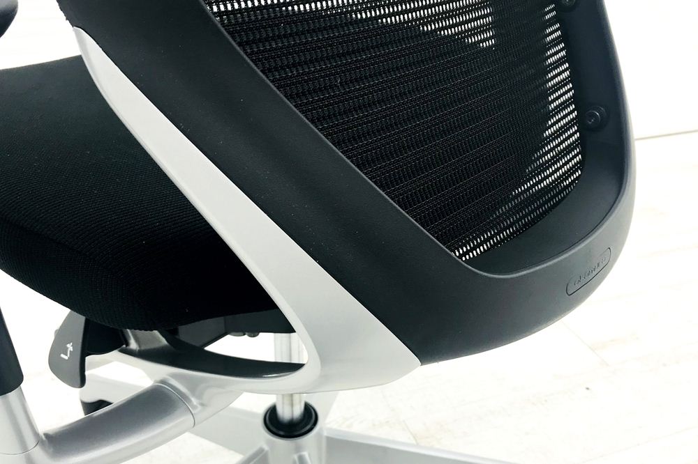 バロンチェア オカムラ 中古 ローバック OKAMURA Baron シルバーフレーム メッシュ 可動肘 中古オフィス家具 ブラックの画像