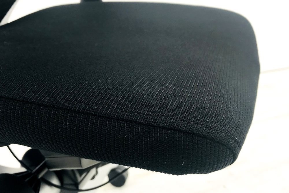 バロンチェア オカムラ 中古 ローバック OKAMURA Baron シルバーフレーム メッシュ 可動肘 中古オフィス家具 ブラックの画像