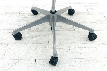 バロンチェア オカムラ 中古 ローバック OKAMURA Baron シルバーフレーム メッシュ 可動肘 中古オフィス家具 ブラックの画像