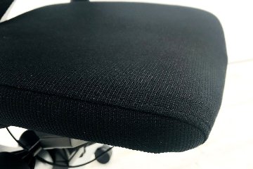 バロンチェア オカムラ 中古 ローバック OKAMURA Baron シルバーフレーム メッシュ 可動肘 中古オフィス家具 ブラックの画像