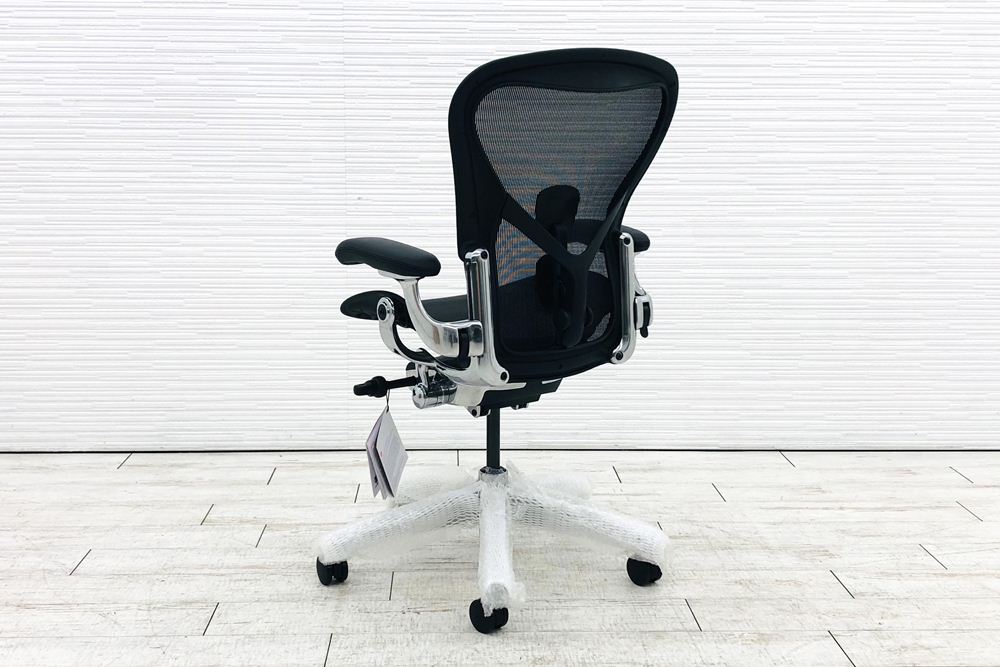 【未開封未使用品】 ハーマンミラー アーロンチェア リマスタード Bサイズフル装備 中古 中古オフィス家具 ポリッシュドアルミニウムベース ONYX オニキスブラック レザーアームの画像