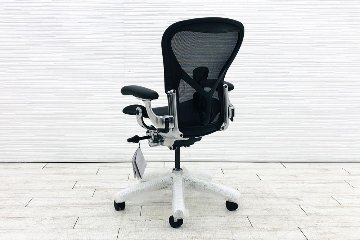 【未開封未使用品】 ハーマンミラー アーロンチェア リマスタード Bサイズフル装備 中古 中古オフィス家具 ポリッシュドアルミニウムベース ONYX オニキスブラック レザーアームの画像