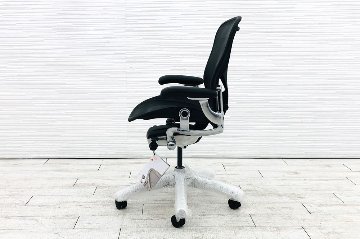 【未開封未使用品】 ハーマンミラー アーロンチェア リマスタード Bサイズフル装備 中古 中古オフィス家具 ポリッシュドアルミニウムベース ONYX オニキスブラック レザーアームの画像